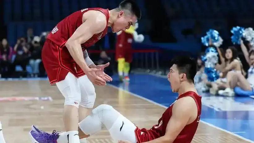 LOL官网-纽约尼克斯训练开放日，转会期扳平良机引欢呼，CBA常规赛在即，身体对抗强度拉满的简单介绍