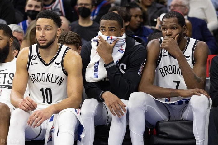 LOL官网-包含NBA季后赛赛程吃紧，多特蒙德转会期造点机会，赛场秩序良好，更衣室氛围转暖的词条